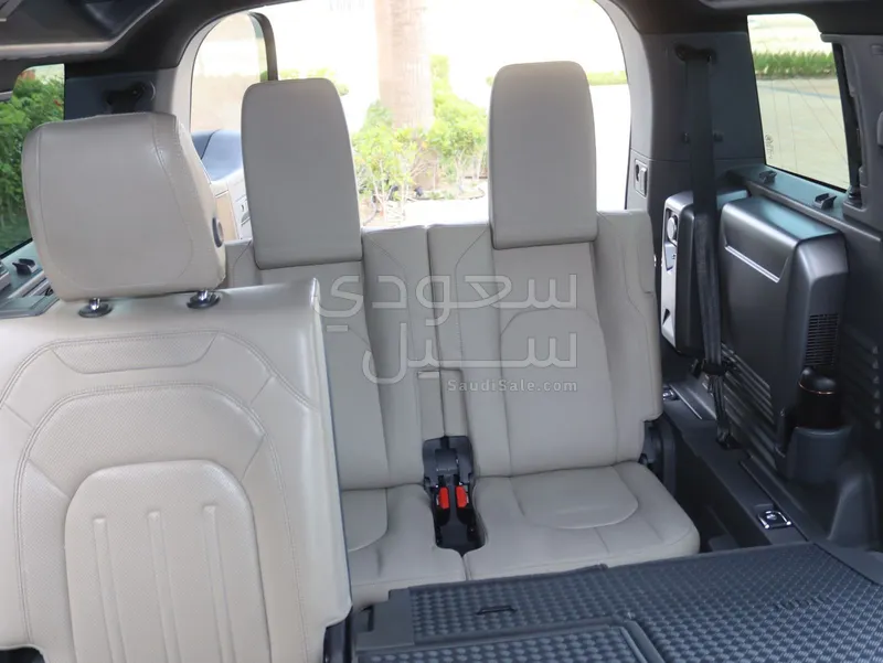 2022 لاند روفر ديفيندر 110