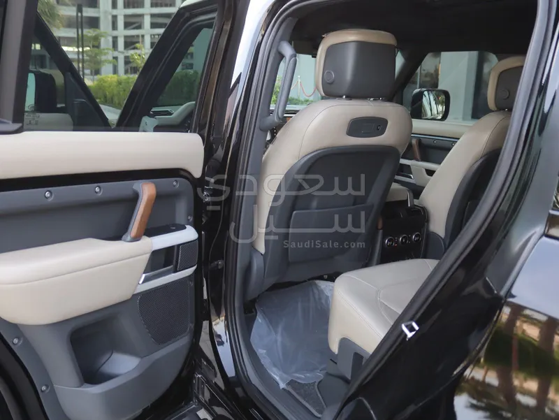 2022 لاند روفر ديفيندر 110