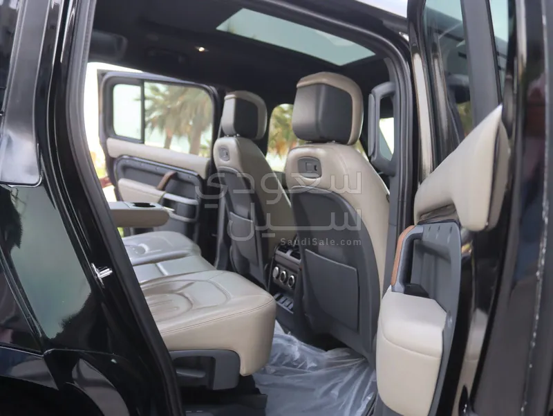 2022 لاند روفر ديفيندر 110