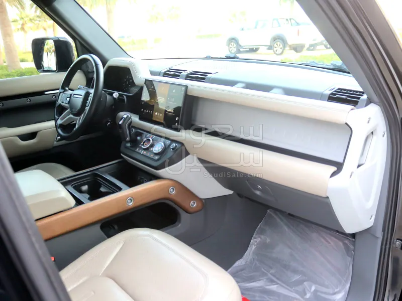 2022 لاند روفر ديفيندر 110