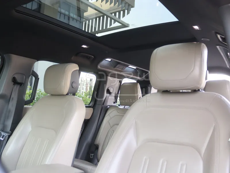 2022 لاند روفر ديفيندر 110