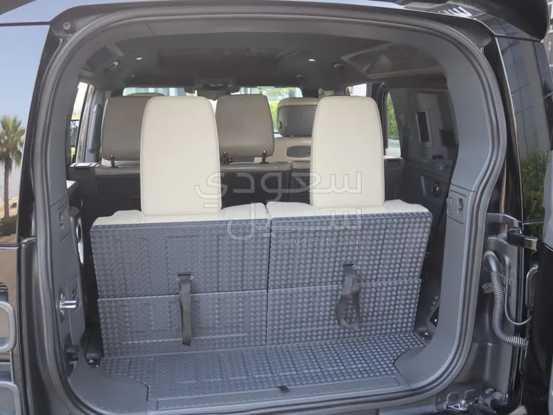 2022 لاند روفر ديفيندر 110