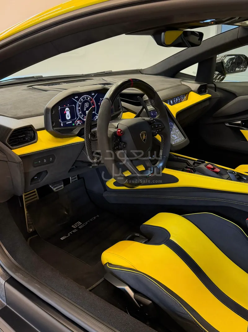 2024 لمبرجيني ريفويلتو