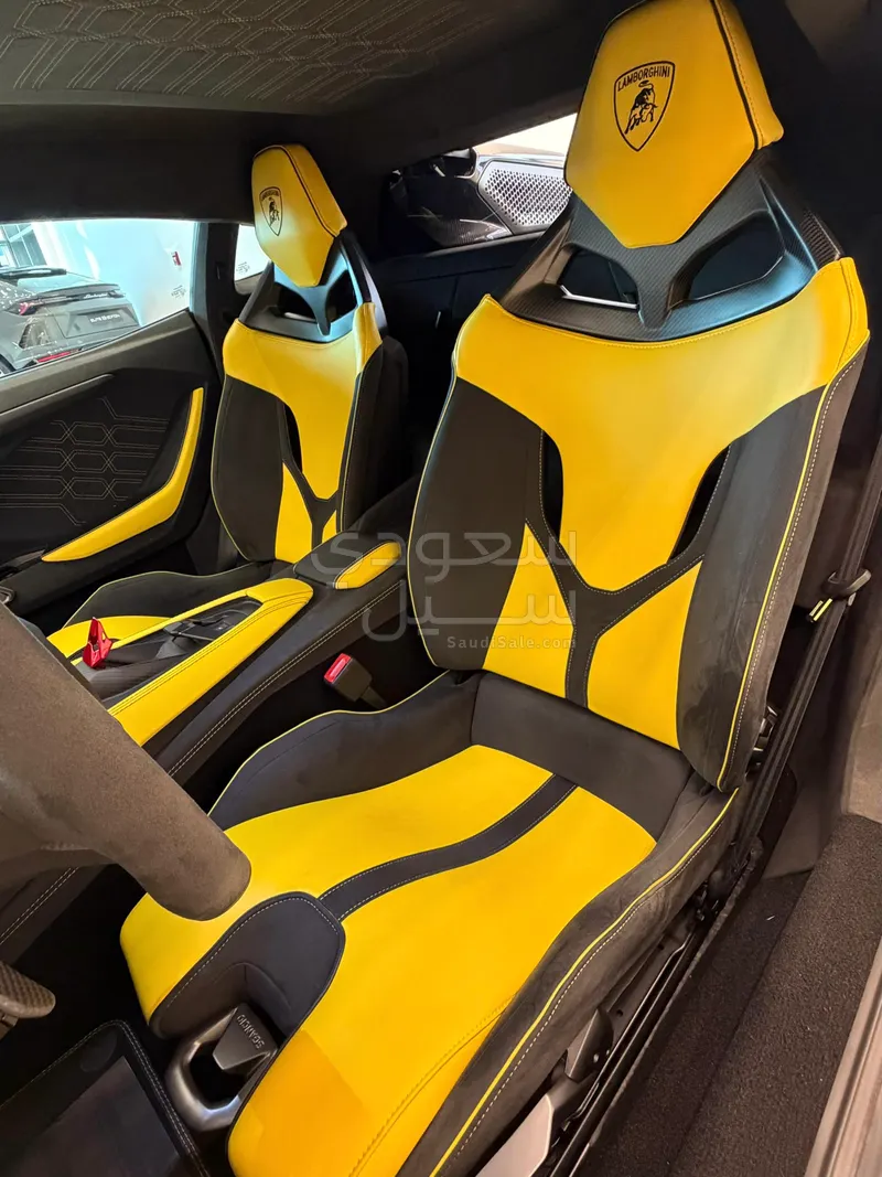 2024 لمبرجيني ريفويلتو