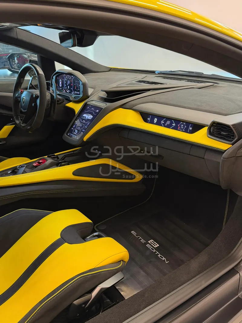 2024 لمبرجيني ريفويلتو