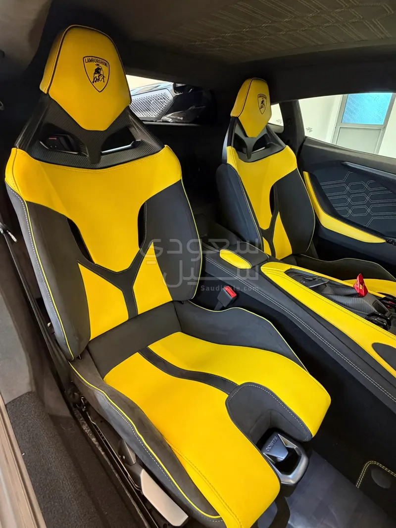 2024 لمبرجيني ريفويلتو