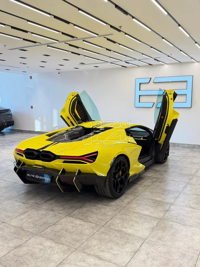 2024 لمبرجيني ريفويلتو