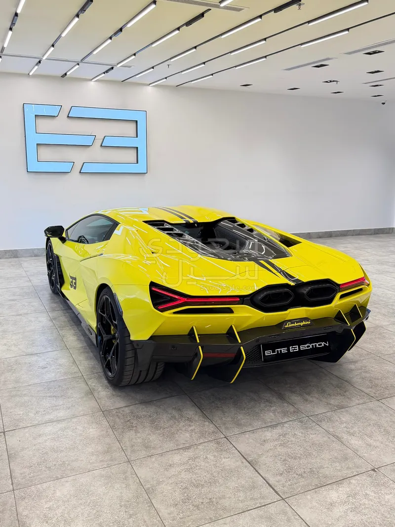 2024 لمبرجيني ريفويلتو