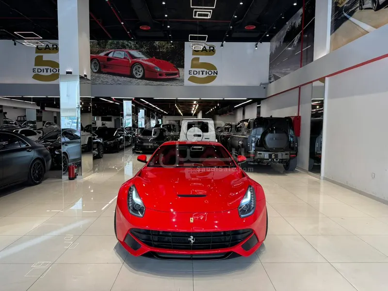 2016 فيراري اف 12