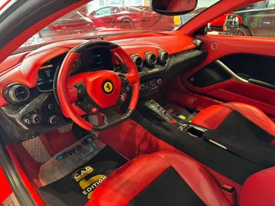 2016 فيراري اف 12