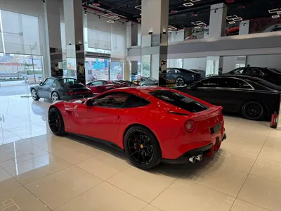 2016 فيراري اف 12