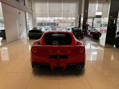 2016 فيراري اف 12