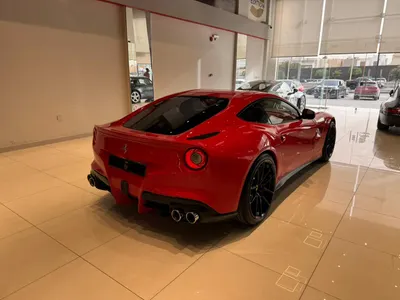 2016 فيراري اف 12