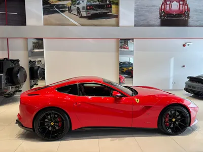 2016 فيراري اف 12