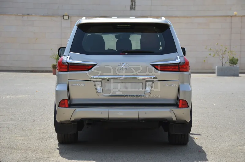 2016 لكزس إل إكس 570