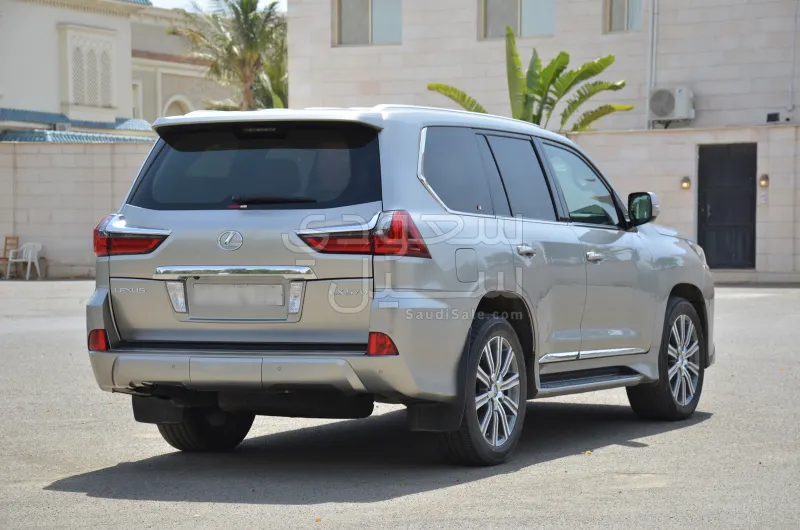 2016 لكزس إل إكس 570