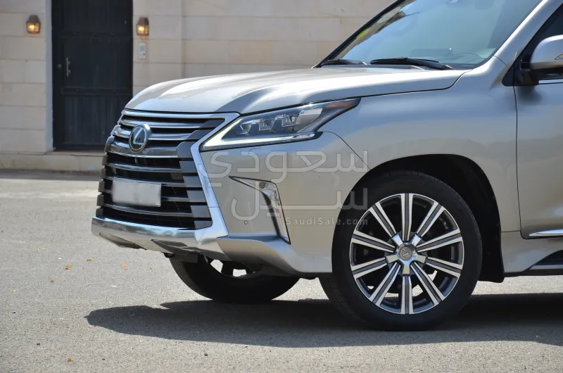 2016 لكزس إل إكس 570