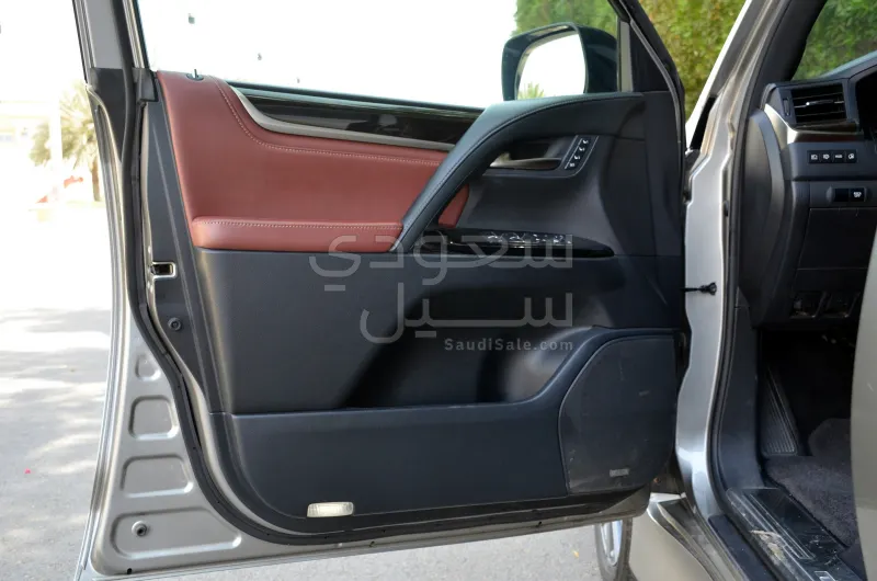 2016 لكزس إل إكس 570