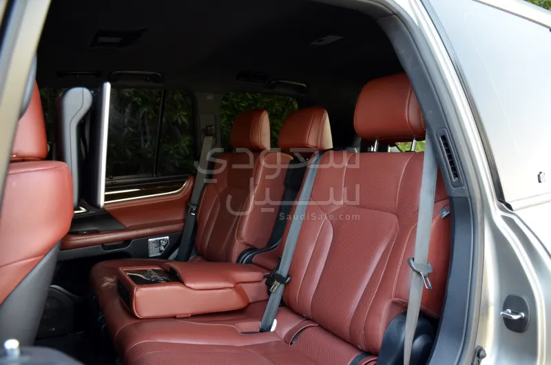 2016 لكزس إل إكس 570