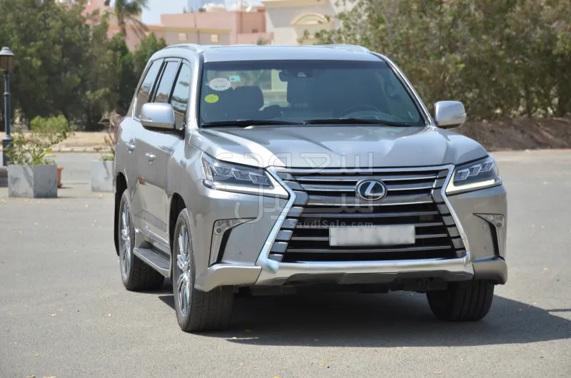 2016 لكزس إل إكس 570