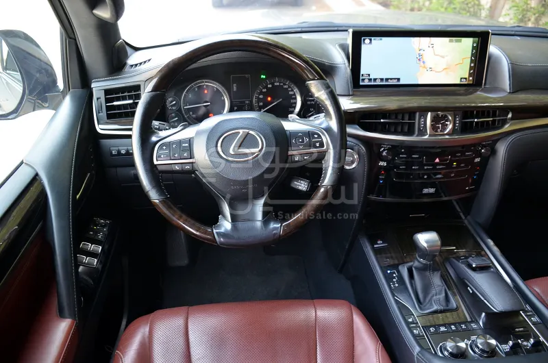 2016 لكزس إل إكس 570