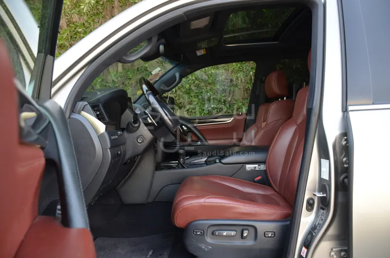 2016 لكزس إل إكس 570