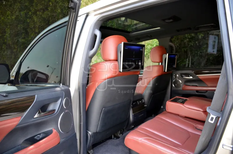 2016 لكزس إل إكس 570