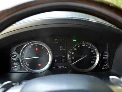 2016 لكزس إل إكس 570