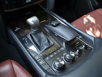 2016 لكزس إل إكس 570