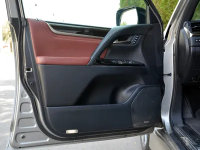 2016 لكزس إل إكس 570