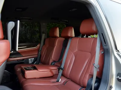 2016 لكزس إل إكس 570