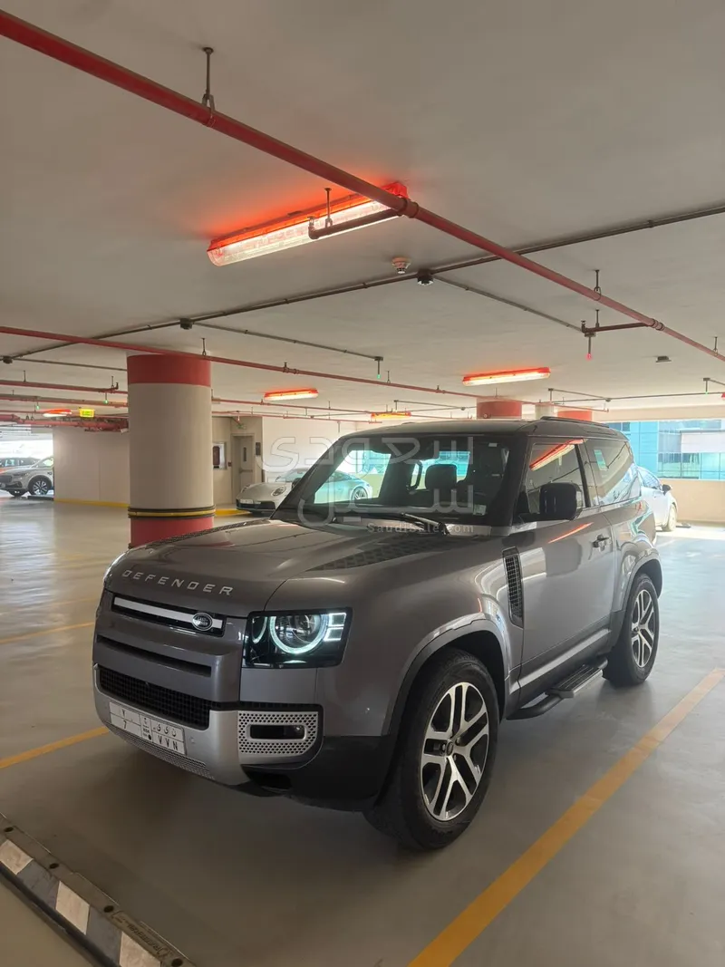 2022 لاند روفر ديفيندر 90