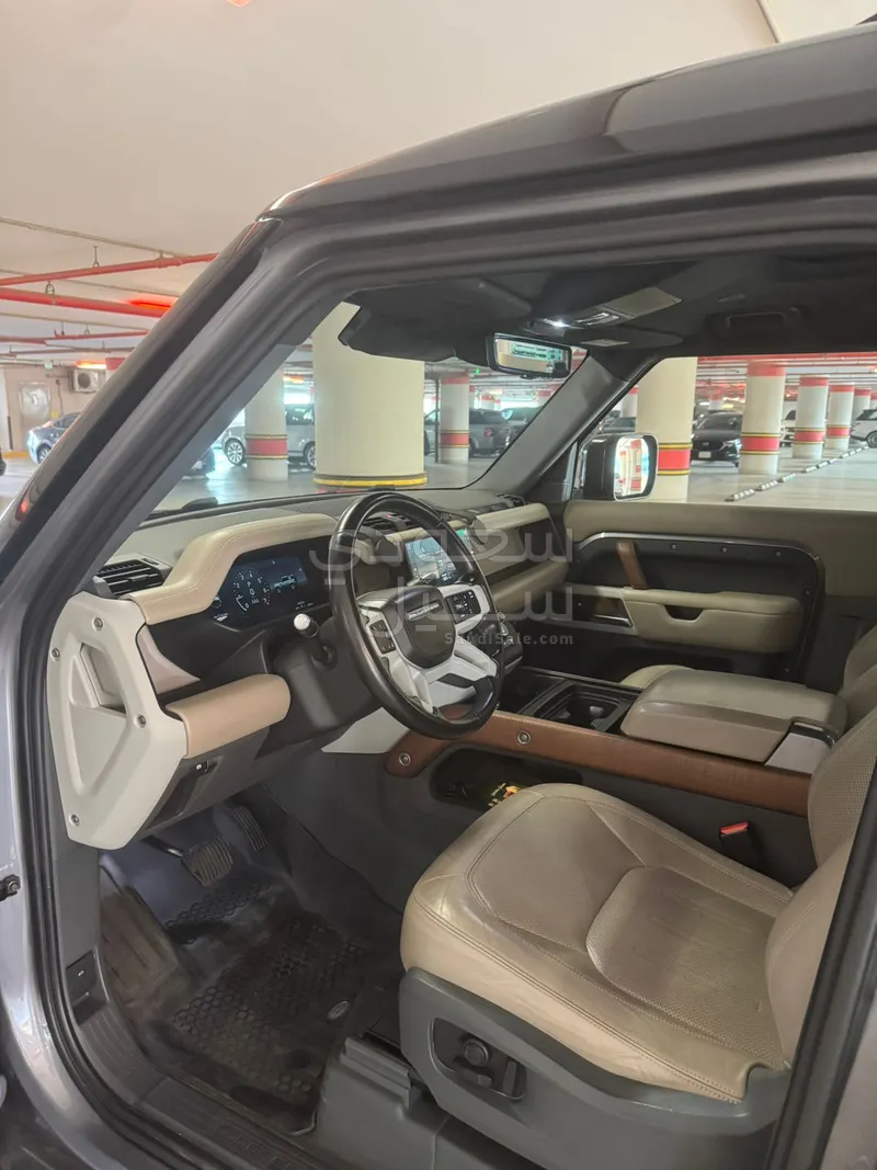 2022 لاند روفر ديفيندر 90