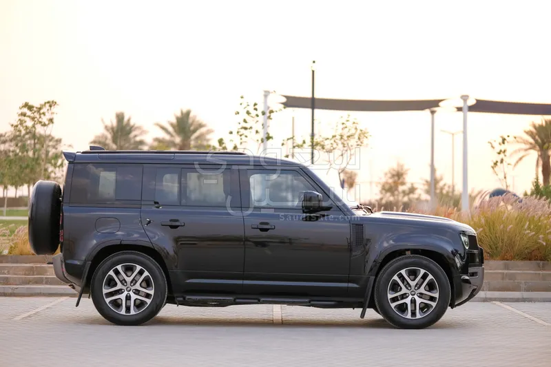 2025 لاند روفر ديفيندر اكس داينمك