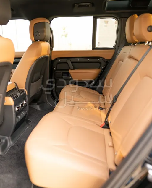 2025 لاند روفر ديفيندر اكس داينمك