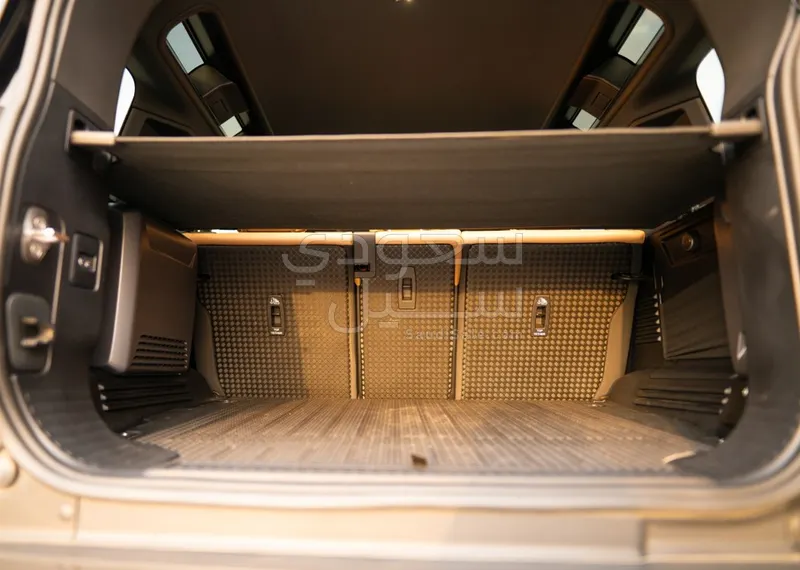 2025 لاند روفر ديفيندر اكس داينمك