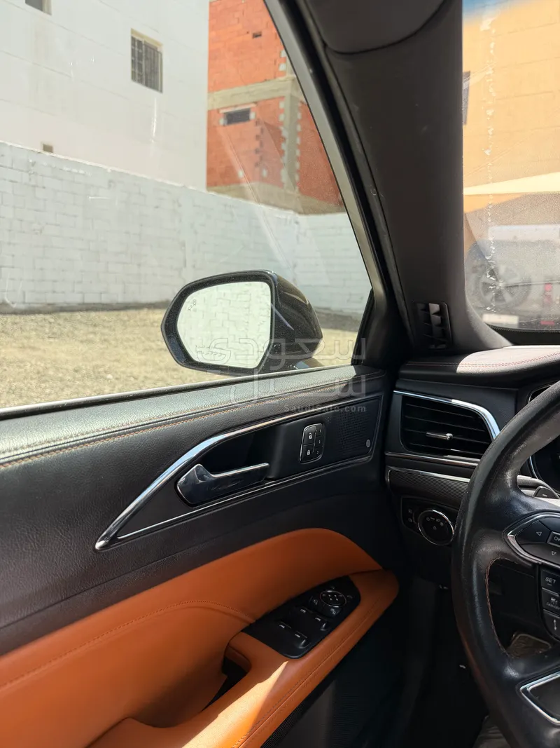 2022 فورد توروس تيتانيوم بلس