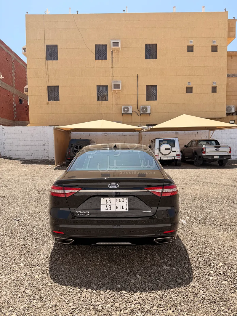 2022 فورد توروس تيتانيوم بلس