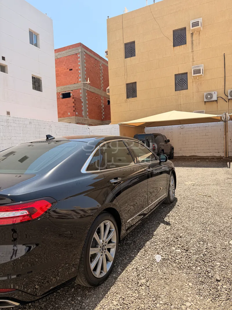 2022 فورد توروس تيتانيوم بلس