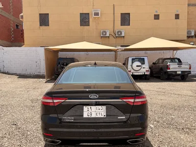 2022 فورد توروس تيتانيوم بلس