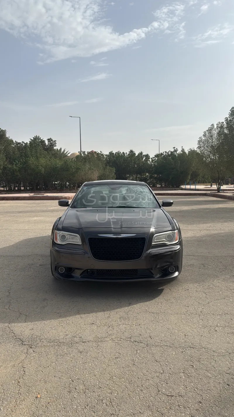 2014 كرايسلر 300 اس ار تي 8
