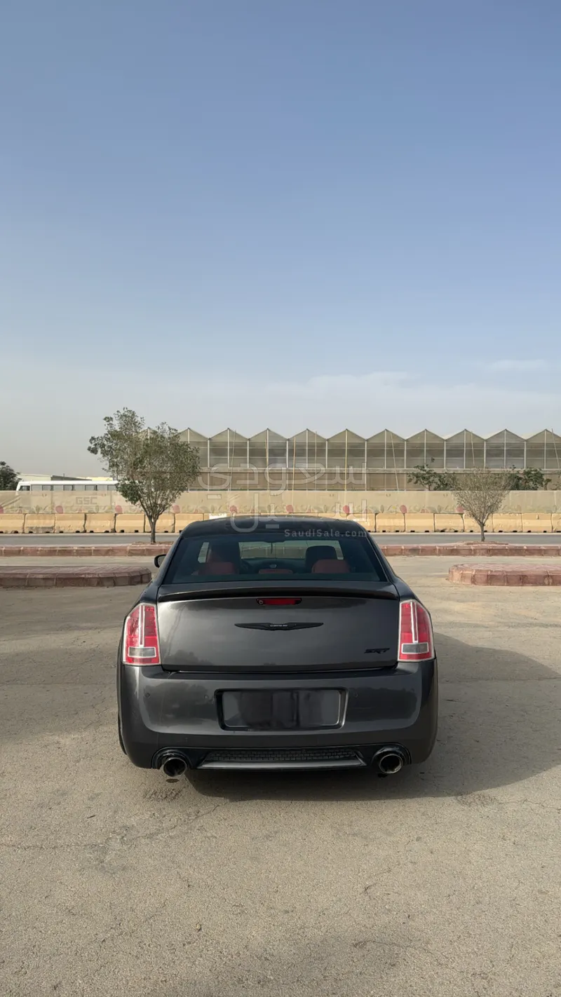 2014 كرايسلر 300 اس ار تي 8
