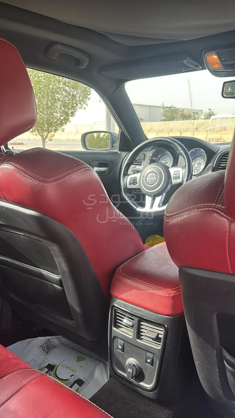 2014 كرايسلر 300 اس ار تي 8