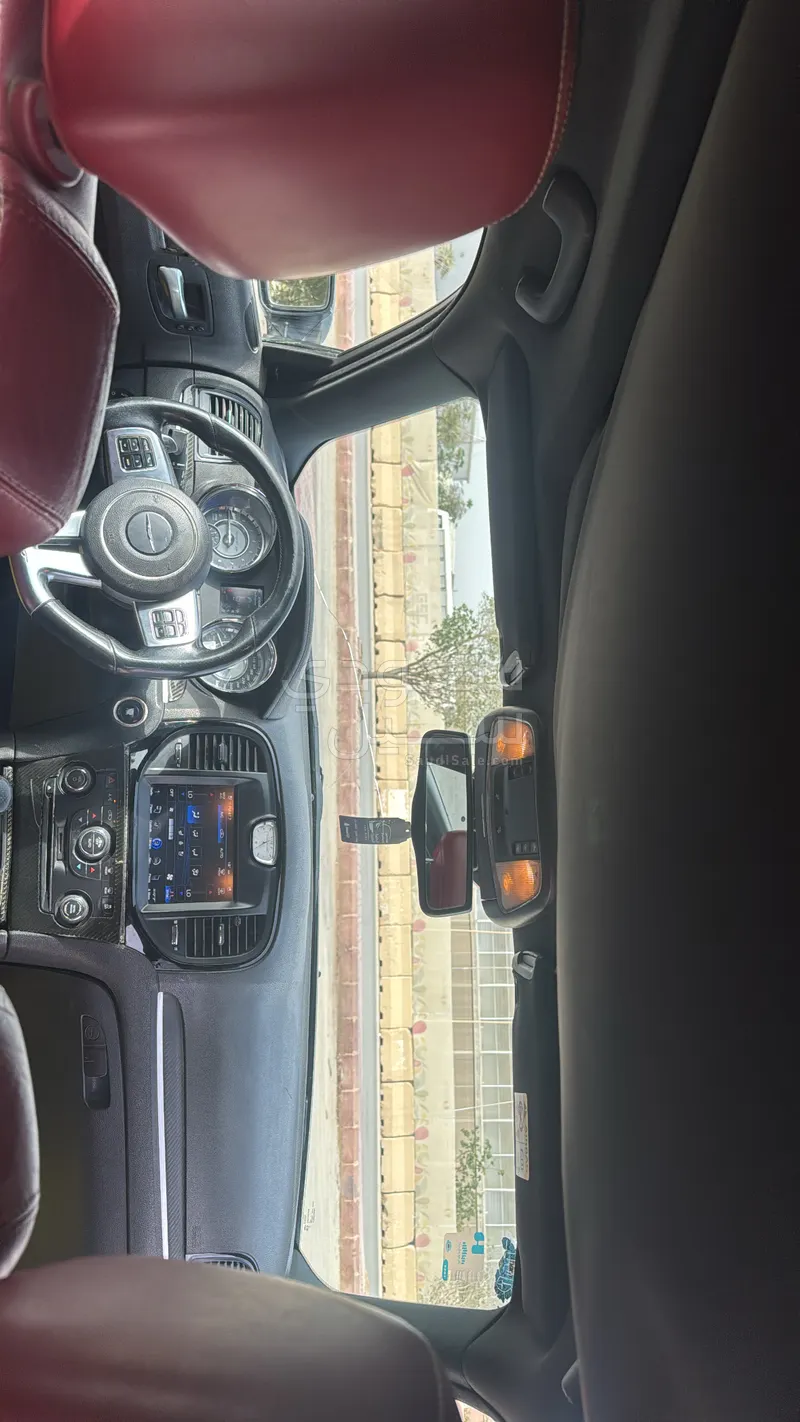 2014 كرايسلر 300 اس ار تي 8