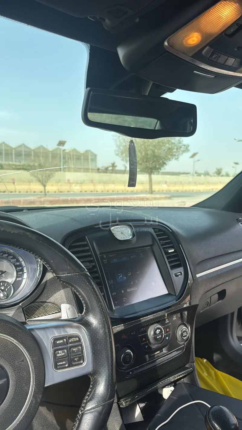 2014 كرايسلر 300 اس ار تي 8