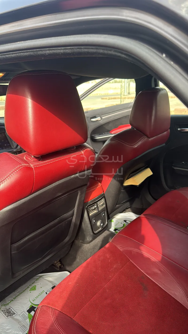 2014 كرايسلر 300 اس ار تي 8