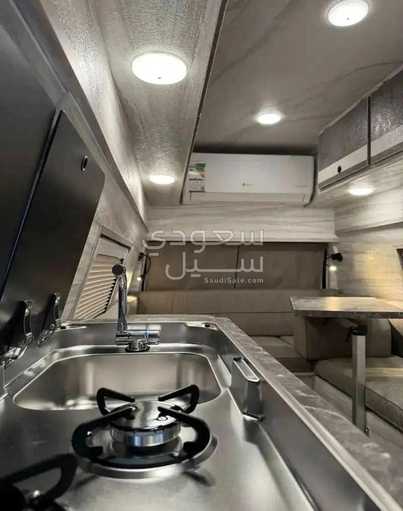 2013 فورد موتر هوم كارافان