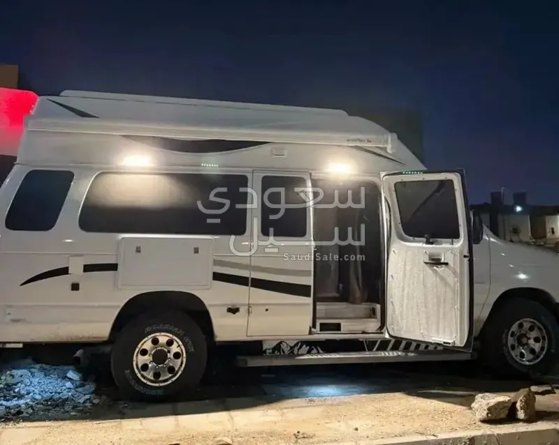 2013 فورد موتر هوم كارافان