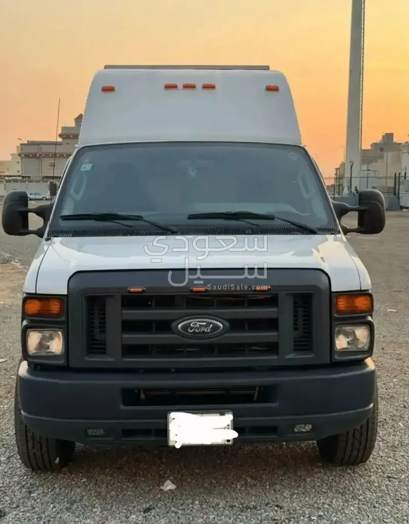 2013 فورد موتر هوم كارافان