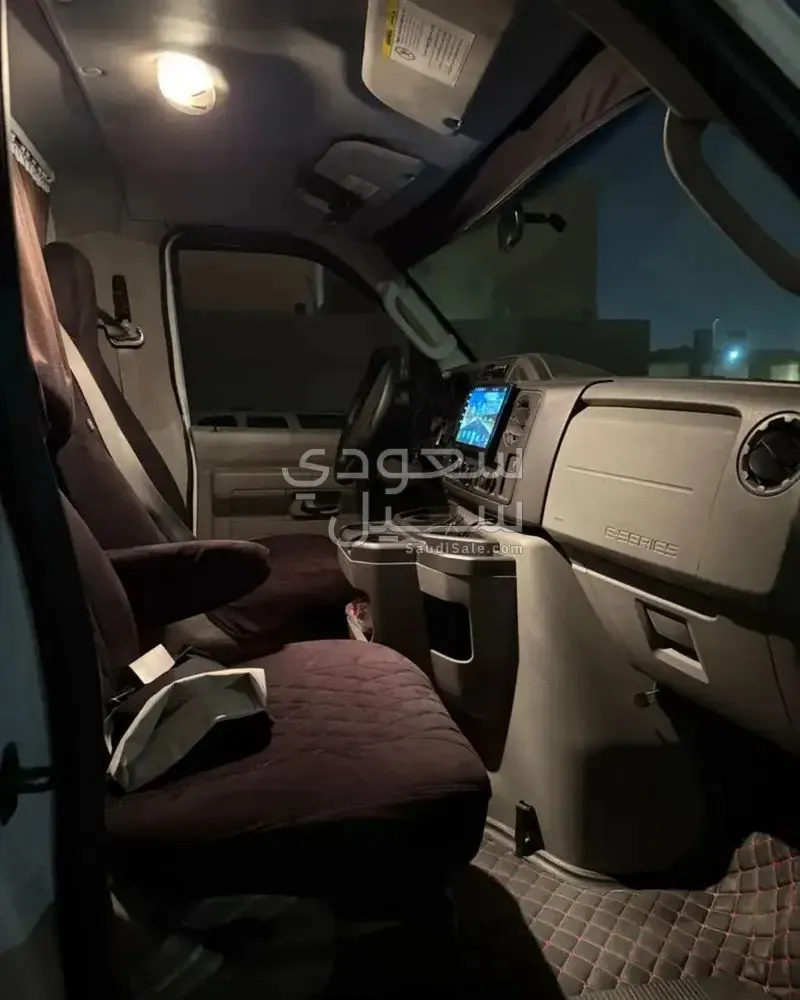 2013 فورد موتر هوم كارافان